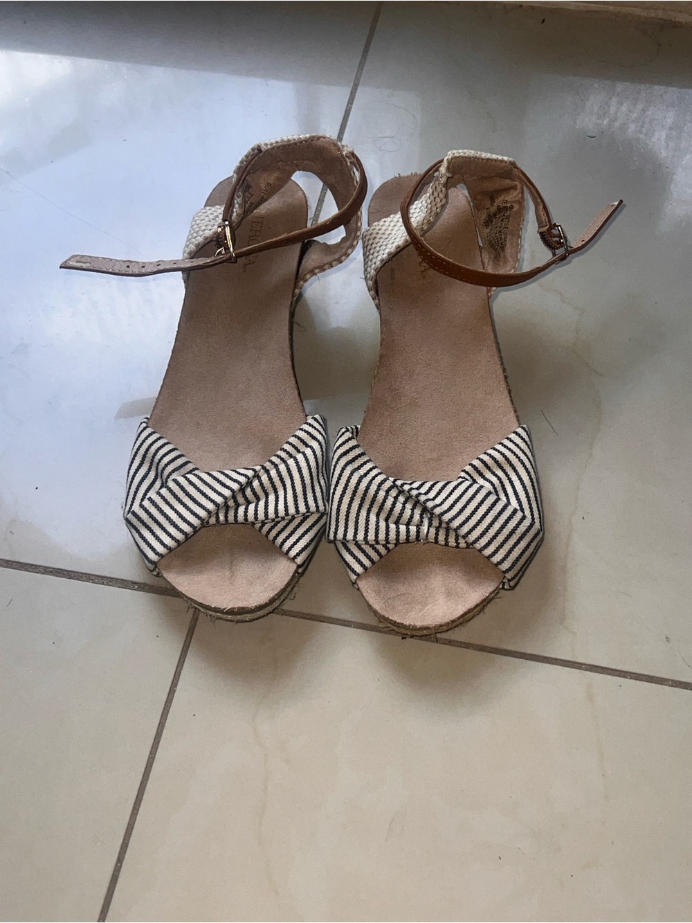 Merona Black and White Striped Bow Ankle-Strap Sandals Size 6.5